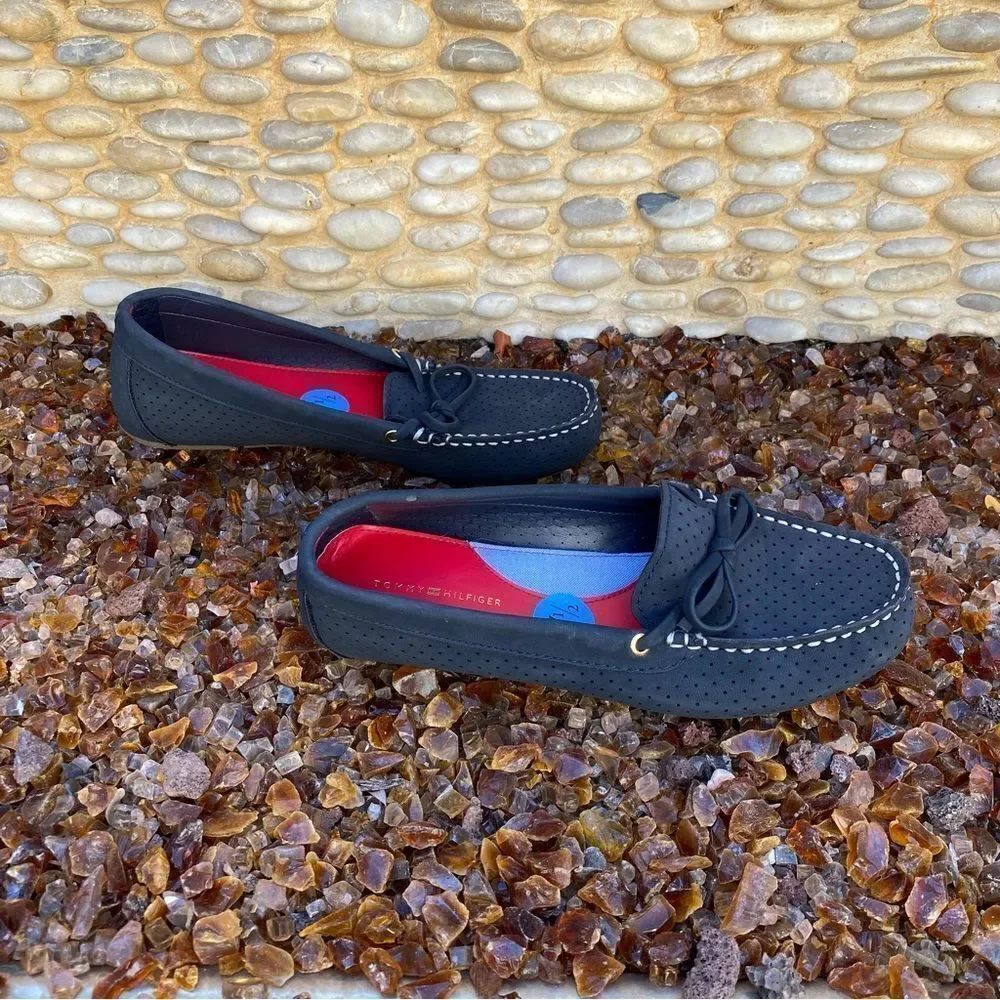 Tommy Hilfiger Women’s Navy Blue Suede Penny Loafers. Size 7.5 EUC!